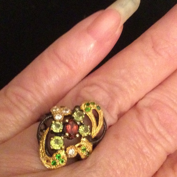 Breathtaking Garnet & Peridot Ring - Picture 4 of 9